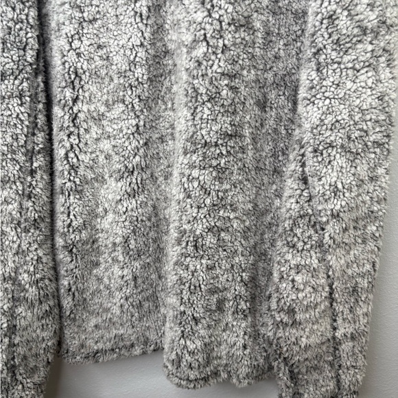 Grizzly Sherpa 1/4 zip Pullover Sweater size XL - Picture 3 of 8